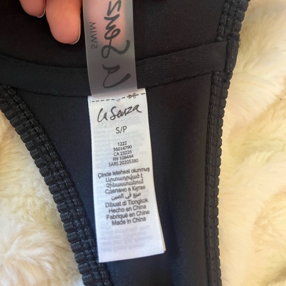 BNWOT La Senza new black underwire bikini top - Picture 6 of 6